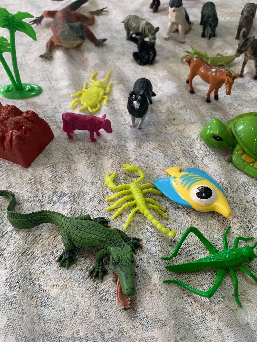 Bulk Lot of 40 Plastic Toy Animals – Assorted Insects, Reptiles & Mammals